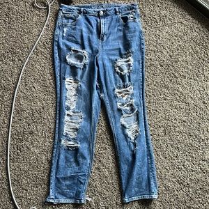 American Eagle curvy Mom Jeans.. Distress on both sides.